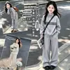 Conjunto Deportivo de Otoño para Niñas 2026 Nuevo Estilo Coreano Conjunto de Dos Piezas a la Moda con Sudadera Adornada con Plata para Niños Mayores
