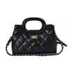 Nova bolsa de ombro macia, elegante e luxuosa, bolsa transversal estilo coreano, design transfronteiriço moderno, pequena bolsa acolchoada com corrente estilo Chanel para mulheres