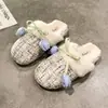 Pantuflas cálidas y mullidas Baotou 2026 para mujer, nuevo estilo de pantuflas de algodón para exteriores con diseño floral, a la moda y lindas para otoño e invierno