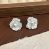 Pendientes de botón de flor de perla de colores de aguja de plata Temperamento de alta clase Minimalista Lujo ligero Moda Versátiles para el trabajo y el día a día Accesorios para las orejas