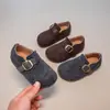 Sapatos Birkenstock retrô infantis, nova coleção primavera/outono 2026, unissex, forrados com lã, sem cadarço, sapatilhas de bico fino, sapatos de couro estilo estudante, modernos