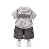 Conjunto de Verano para Niños Niños 2026 Nueva Moda de Verano Estiloso Estilo Coreano Estampado de Leopardo Letra Delgado Conjunto de Dos Piezas Moderno