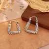 Pendientes Retorcidos de Metal Personalizados con Circonita Completa, Lujo Ligero, Pendientes Geométricos de Moda de Gama Alta, Pendientes Versátiles Chapados en Cobre de Oro Real