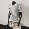 Camisa polo camisa de punto camiseta de manga corta para hombre cuello en V cuello de gaviota a rayas estilo old money seda helada verano venta al por mayor de fábrica transfronteriza