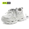 Zapatos de papá de suela gruesa de cuero calado estilo europeo hechos a medida, nuevos de verano para mujer, ligeros, que aumentan la altura, de malla transpirable, atléticos y casuales