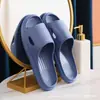 Pantuflas de verano para mujer, para el hogar, el baño, antideslizantes, con suela gruesa, para uso en interiores y exteriores, sandalias y pantuflas para el hogar para parejas, para hombre.