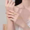 Venda Quente Transfronteiriça Nova Moda Zircônia Diamante Quadrado Princesa Diamante Amarelo Anel Noivado Joias Femininas Imitação S925 Joias Atacado