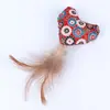 Conjunto de brinquedos de pena estampada estilo japonês para gatos, em formato de coração e peixe, brinquedo de tecido durável para os gatos se divertirem e aliviarem o tédio