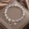 Elegante Pulseira de Opala 2025 Nova Feminina Primavera e Verão Trevo de Quatro Folhas Corda de Fio de Cristal Corda de Fio de Pérola Transferência