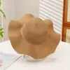 Chapéu de Palha de Verão Moda Feminina Praiana Versátil Aba Ondulada Chapéu de Sol Proteção Solar ao Ar Livre Férias Mostrando o Rosto Chapéu de Sol Pequeno