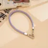 Pulseira de pulso única nova em couro PU, cordão para celular, corrente de mão colorida versátil com fivela dupla, acessório de corrente para celular