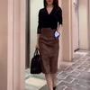 9339 Da Ai Mei Yi Yuan 2026 Primavera/Verão Novo Camiseta Básica Preta com Decote V Saia Bodycon de Cintura Alta para Mulheres