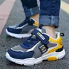 Zapatillas para niño estilo nuevo otoño e invierno piel impermeables para estudiantes de primaria, niños medianos y grandes, zapatos casuales para correr