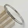 Pulseira de Aço Titânio Vazada da Moda para Mulheres Versão Coreana Europeia e Americana com Fivela de Design em Zircônia Joia Pronta para Venda
