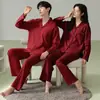 Pijama Rojo de Algodón Elástico para Pareja de Otoño al por Mayor, Cárdigan para Mujer con Cuello Solapa, Mangas Largas, Corte Holgado, Se Puede Usar Afuera, Disponible para Dropshipping