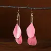 Estilo étnico retro aretes largos de plumas al por mayor cadena verde gema aretes bohemios para foto viaje joyería