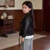 Fábrica de origen ropa exterior para niños nueva colección primavera y otoño estilo genial de motocicleta chaqueta de cuero MDD con solapa grande y cremallera para niñas 202