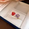 Anillo abierto con gota de aceite flor de fresa estilo vacacional fresco dulce temperamento anillo dedo índice lujo ligero sensación de alta gama joyería para manos mujer