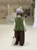 Chaleco de Punto Verde Estilo Bosque Retro para Bebés Niñas Coreano con Bolsillo Sin Mangas