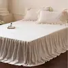 Juego de lujo de invierno estilo francés de cuatro piezas con delicado bordado, tela de terciopelo de leche, una funda nórdica de forro polar coral estilo princesa y una falda de cama cálida y engrosada