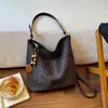 Bolsa Tote Elegante Xiaomi de Alto Valor com Estampa de Leopardo para Mulheres Grande Capacidade Nova Coleção Outono 2026 Bolsa de Ombro Mochila Retro