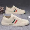Zapatos casuales de malla transpirable para hombre, zapatillas sin cordones de corte bajo, ligeras, con suela suave, zapatos de moda para hombre de verano