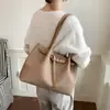 Bolsa de Mano Tote Cachorro 2026 Estilo Nuevo para Ir al Trabajo Tejida Colgante para Mujer Retro Gran Capacidad Otoño Coreana de un Solo Hombro Patrón Japonés