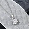2026 Novo Colar Clássico de Seis Garras com Moissanita Sintética para Mulheres, Estilo de Luxo Leve de Nicho de Alta Qualidade, Presente para Namorada, Atacado