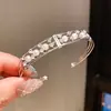 Pulsera Abierta de Tres Capas con Perlas Incrustadas de Diamantes Estilo Ins Europeo y Americano Nuevo Retro Pulsera Lujo Accesible Joyería de Gama Alta para Mujeres