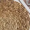Estilo Rústico Bambu Natural Casca de Broto Palha de Milho Tecida Redonda Jogo Americano Feito à Mão Isolamento Térmico Protetor Anti-Queimadura Grama Espessa Tecida Porta-Copos