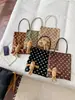 Bolsa Tote Suede Poá Preguiçosa Estilo Coreano para Mulheres Retro Outono/Inverno Versátil Grande Capacidade Leve para o Dia a Dia Bolsa de Ombro Único