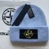 Gorro de Punto de Pelo de Conejo Invierno Moda Europea y Americana Versátil Gorro de Lana Terciopelo Engrosado Cálido Gorro para el Frío Botón Letra Gorro de Punto