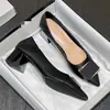Sapatos Femininos Bico Fino Fivela Quadrada Salto Bloco 2026 Outono Novo Salto Médio Elegante Profissional Sapatos de Trabalho Salto Alto Preto para Mulheres