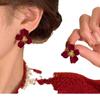 Brincos de Flor de Veludo Vintage High-end Light Luxury Stud Earring Elegante High-end Atmosférico Outono e Inverno Vermelho Brincos de Ano Novo para Mulheres