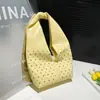 Bolso Tote de Marca Nicho con Adorno de Diamantes para Mujer, Nuevo Modelo Verano 2025, Textura de Alta Calidad, Bolso de Hombro Tipo Dumpling Súper Moderno y Versátil