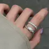 Anillo Doble Capa Escamas de Pez Brillantes para Mujer, Moda Geométrica Versátil Diseño de Nicho Anillo Abierto, Anillo Sencillo y Único para el Dedo Índice