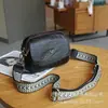 Bolsa de hombro cruzada de verano nuevo modelo de piel de oveja negra original hecha a mano estilo universitario retro simple casual mochila