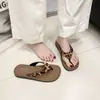 Chanclas de playa de verano para mujer con estampado de leopardo para exteriores, modelo nuevo 2026, adecuadas para usar con faldas de suela gruesa