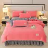 Conjunto de Três ou Quatro Peças de Cor Sólida Espessado em Leite de Pelo Falso Estilo Saia de Cama de Flanela de Inverno Alta Gramatura Dropshipping