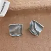 Pendientes de moda minimalistas y de tonos fríos y coloridos para mujer, pendientes nuevos y elegantes de alta gama con diseño de nicho y encanto elegante