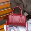 Bolsa de Couro Bovino Oleado 2026 Nova Elegante e Fashion Boston Handbag com Toque de Luxo para Mulheres, Bolsa Transversal