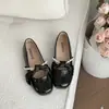 Sapatos Mary Jane Retro Estilo Francês com Pérolas para Mulheres, Moda Verão 2026 Novos Sapatilhas Baixas com Bico Quadrado e Solado Macio
