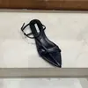 Sandálias Vermelhas Planas Estilo Francês com Dedos Abertos, Sapatos de Fada, Novo Modelo de Verão 2026, Adequado para Vestidos, Bico Fino, Tira Fina, Sapatos Romanos