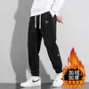 Calça casual de veludo cotelê, novo modelo de inverno 2025, estilo jogger versátil, forrada com fleece e espessa, calça de moletom masculina com cintura elástica