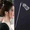 Adquiera el accesorio para el cabello de mujer Jiangnan con borla de hojas verdes de estilo nacional de las Cuatro Estaciones, horquilla para el cabello estilo Han antiguo, perlas frescas y accesorios para el cabello de estilo clásico Cheongsam de Jiangnan para mujeres.