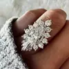 Anillo Elegante Copo de Nieve Estilo Palacio Cao Shi para Mujer, Joyería Nupcial Noble Gota de Agua, Corona Brillante Estilo Popular del Pequeño Libro Rojo
