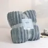 Manta de franela con pelo de conejo manta de coral regalo pelo de conejo otoño e invierno gruesa cálida manta transfronteriza venta al por mayor
