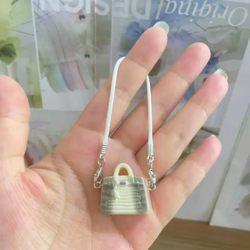 鱼皮米色包包挂件