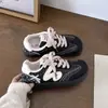 Tênis Casuais Belle Fashion 2026 Outono Novo Couro Versátil Sapatos Brancos Estudante Esportes Cano Baixo Casuais 5106