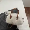 Otoño e Invierno Nuevo Bolso de Peluche Lindo Moda para Mujer Diseño de Nicho Bolso de Mano Popular Bolso Bandolera de Hombro